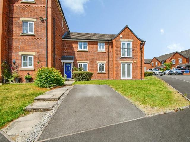 Flat for sale in Swinton Park, Salford