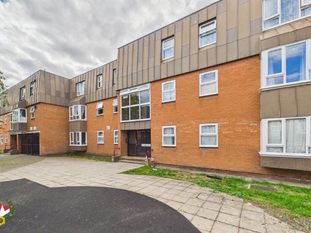 Flat for sale in Abbotswood, Tewkesbury