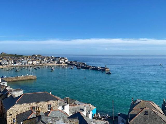 Flat for sale in Penbeagle, Cornwall