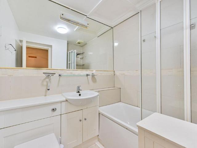 Flat for sale in West Kensington, Greater London