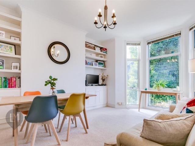 Flat for sale in Southfields, Greater London
