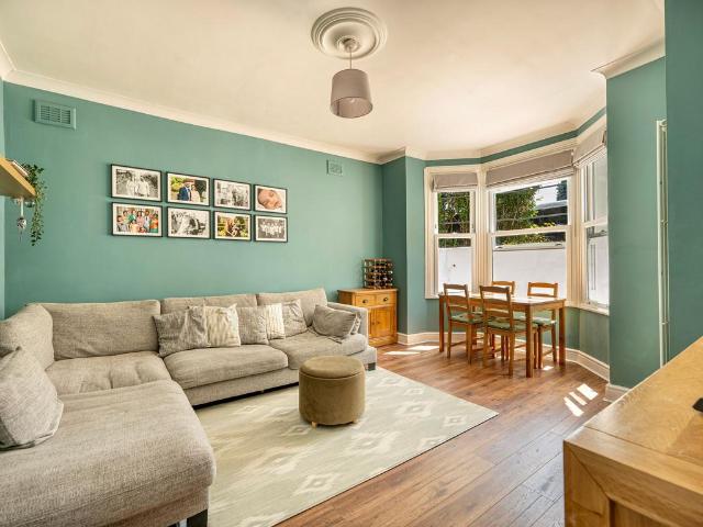 Flat for sale in Streatham, Greater London