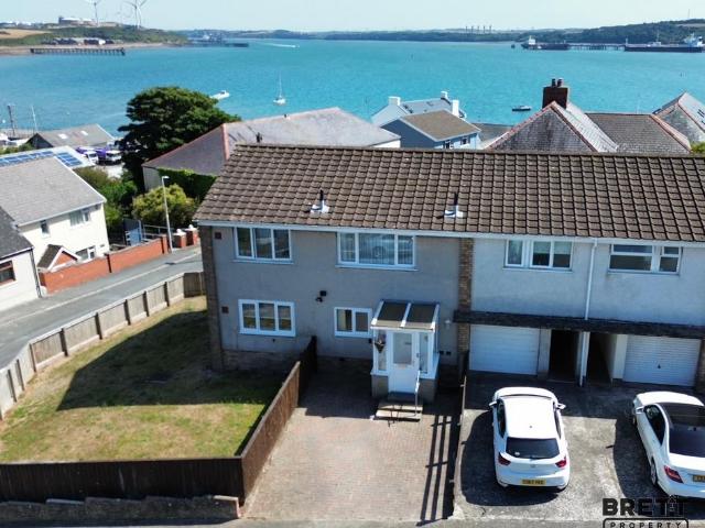 Flat for sale in Milford Haven, Wales