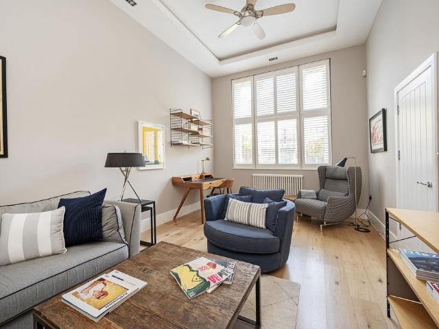 Flat for sale in Stepney, Greater London