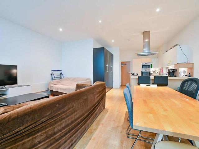 Flat for sale in London Borough of Ealing, Isle Of Man