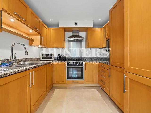 Flat for sale in West Hampstead, Greater London