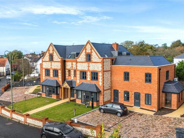 Flat for sale in Fishersgate, West Sussex