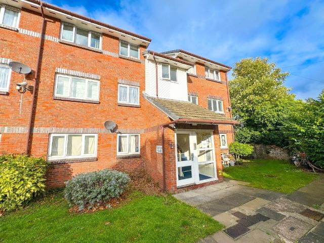 Flat for sale in Shooters Hill, Greater London