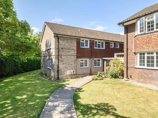 Flat for sale in Little Stanmore, Greater London
