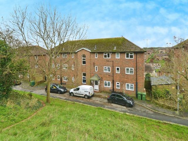 Flat for sale in Mount Pleasant, Iford