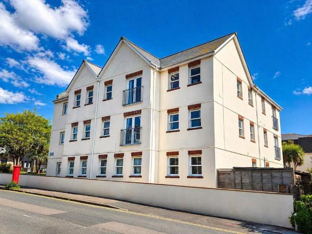 Flat for sale in Newquay, Cornwall