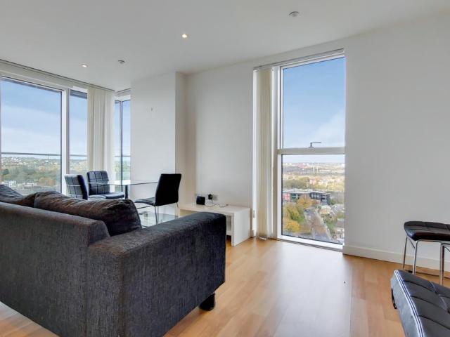 Flat for sale in Woodberry Down, Stamford Hill
