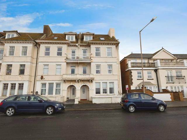 Flat for sale in Seaford, Iford