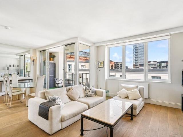 Flat for sale in Chelsea Harbour, Greater London