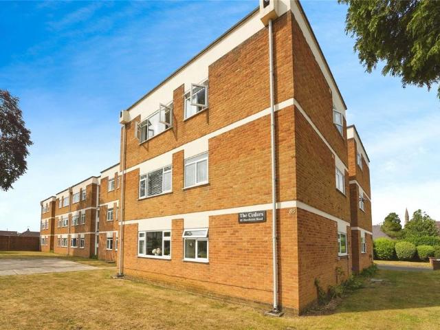 Flat for sale in Gloucester, Gloucestershire
