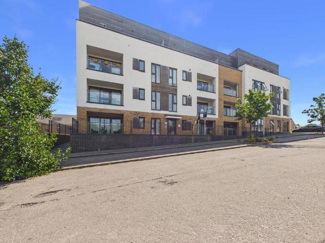 Flat for sale in Locking Parklands, Locking