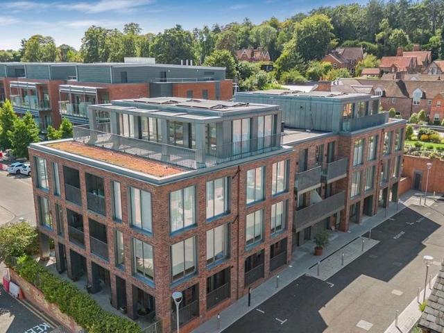 Flat for sale in Henley-on-Thames, Berrick Salome