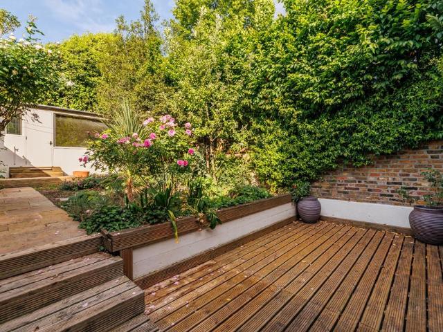 Flat for sale in Fulham, Walham Green