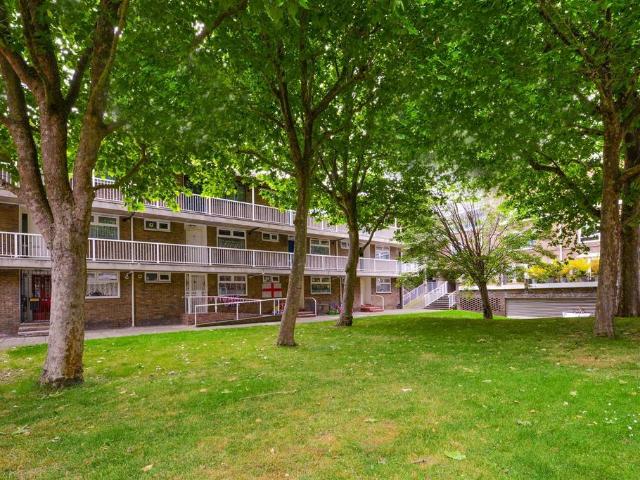 Flat for sale in London Borough of Tower Hamlets, Greater London