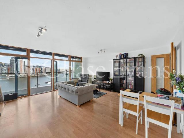 Flat for sale in Custom House, Greater London
