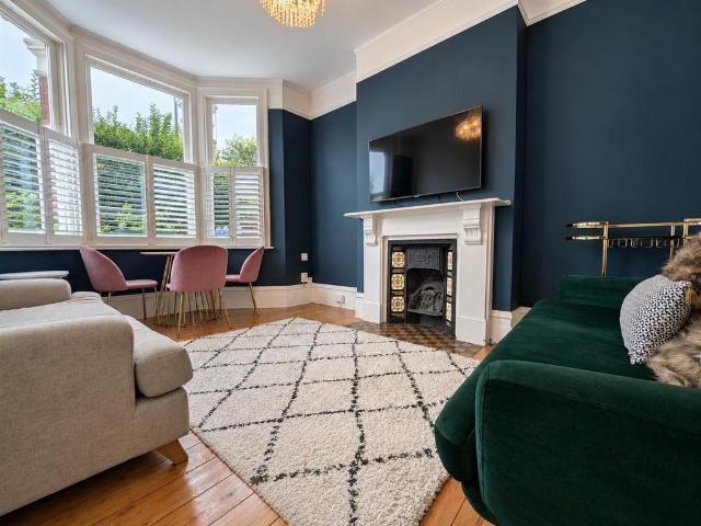 Flat for sale in Dudden Hill, Greater London