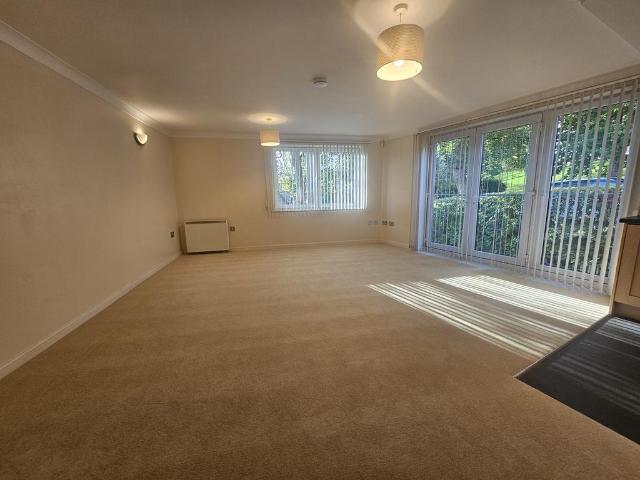 Flat for sale in Hove Edge, Brighouse