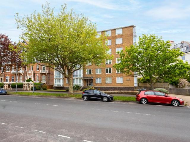 Flat for sale in Folkestone