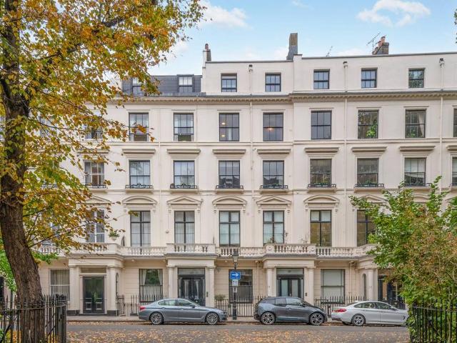 Flat for sale in Bayswater, Greater London
