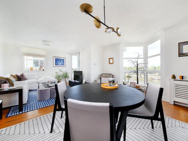 Flat for sale in Battersea, Isle Of Man
