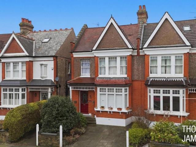Flat for sale in Palmers Green, Greater London