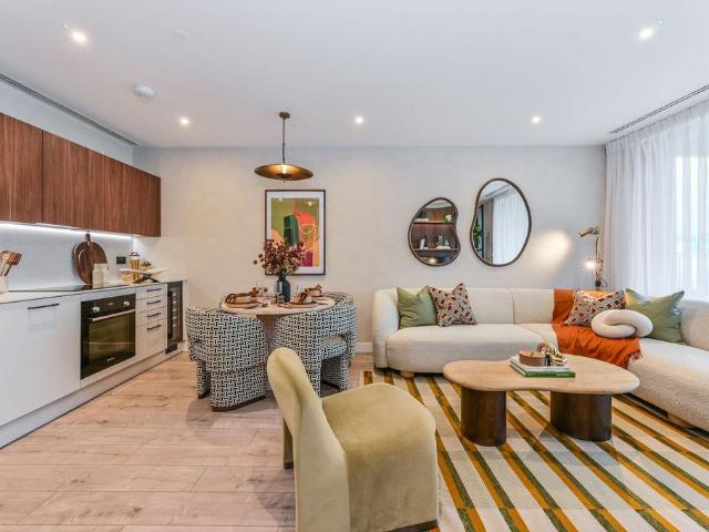 Flat for sale in Old Kent Road, Greater London