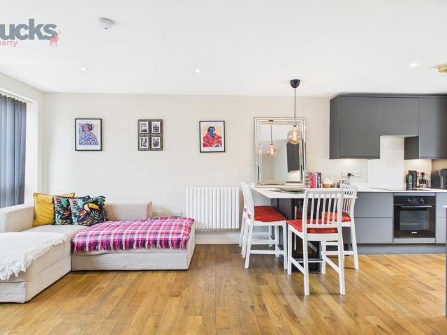 Flat for sale in Buckinghamshire