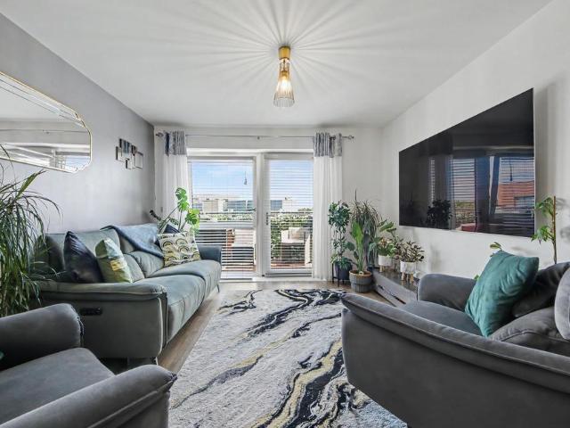 Flat for sale in Crosshouse, Southampton
