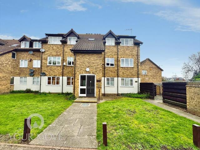 Flat for sale in Monks Orchard, Kent