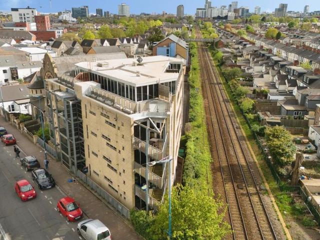 Flat for sale in Plasnewydd, Falcon Lodge