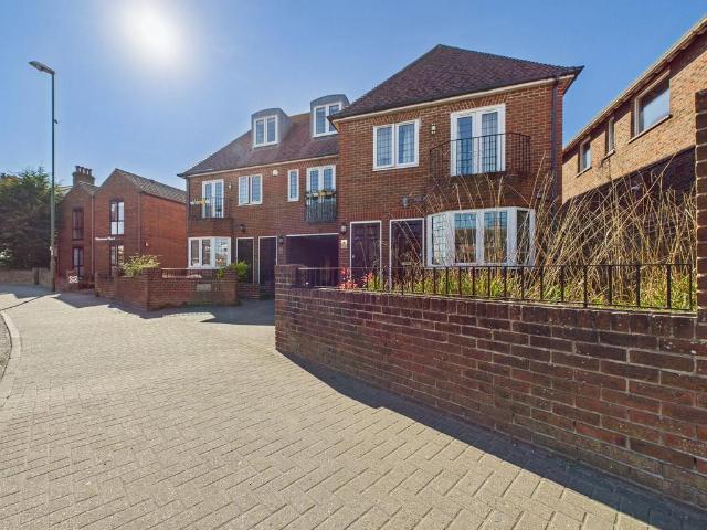 Flat for sale in Fishersgate, West Sussex