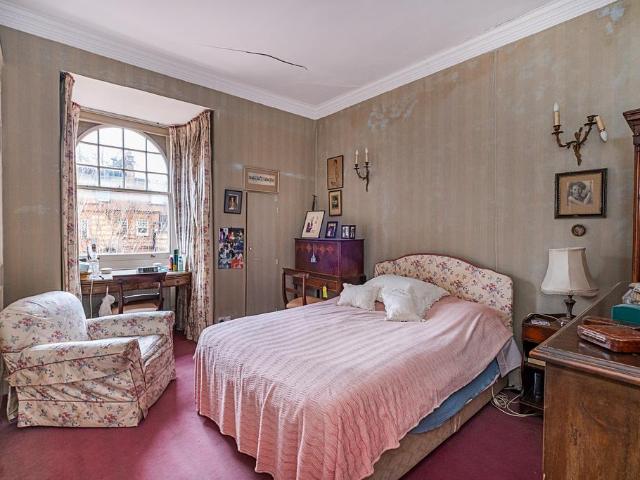 Flat for sale in Belgravia, Greater London