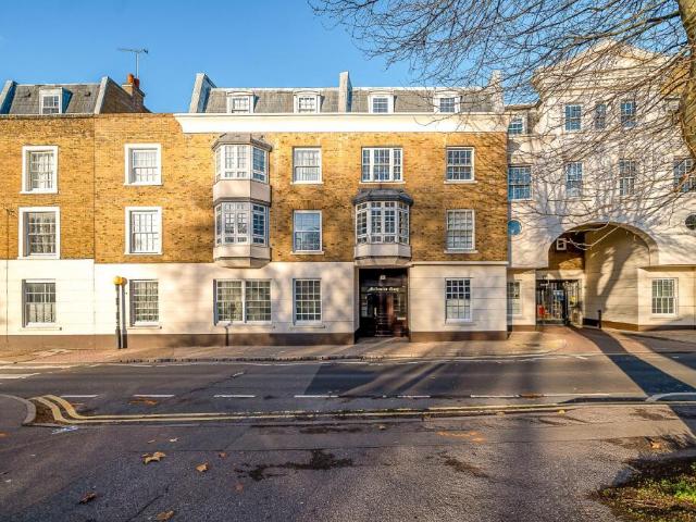 Flat for sale in Gravesend Town Centre, Gravesham