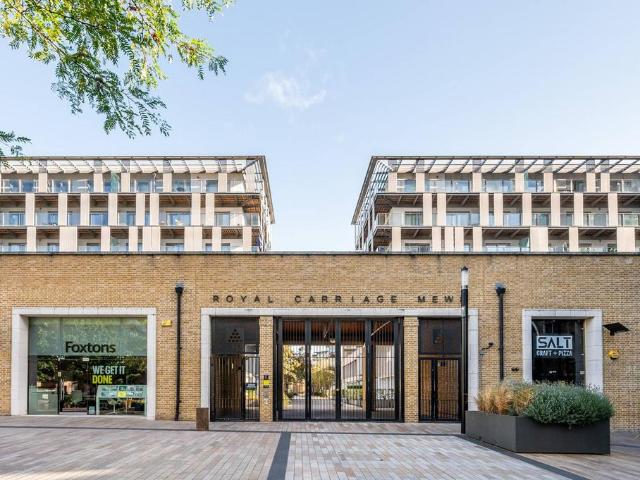 Flat for sale in Glyndon, Greater London