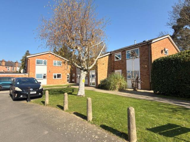Flat for sale in Harrow Weald, Greater London