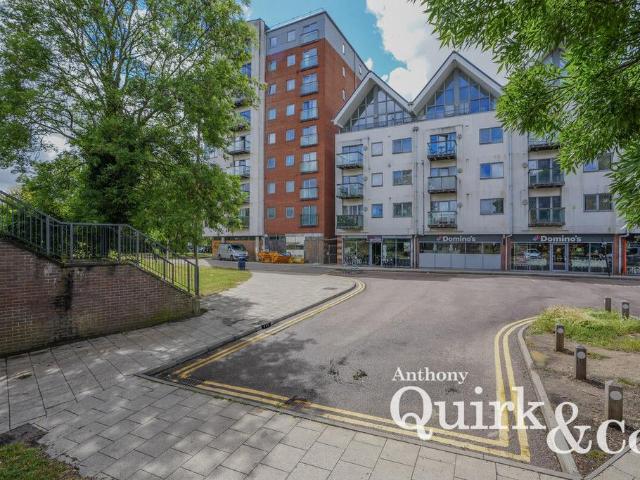 Flat for sale in Vange, Essex