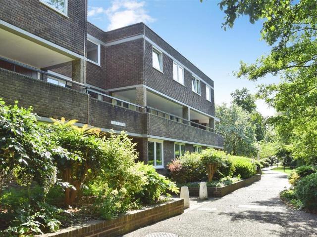 Flat for sale in London Borough of Hounslow, Greater London