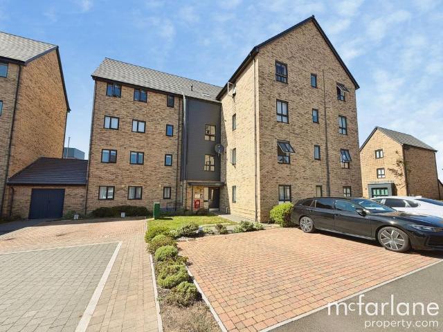 Flat for sale in North Wroughton, Swindon