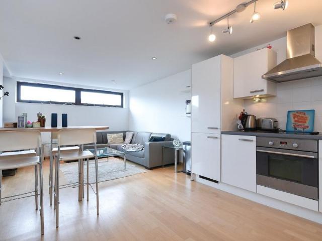 Flat for sale in Wandsworth, Greater London