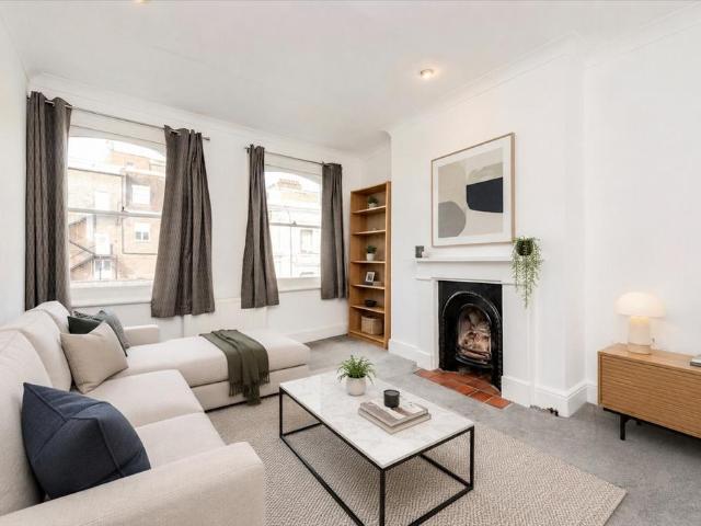 Flat for sale in London Borough of Hammersmith and Fulham, Greater London