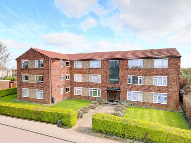 Flat for sale in Kings Hill, Colliers End