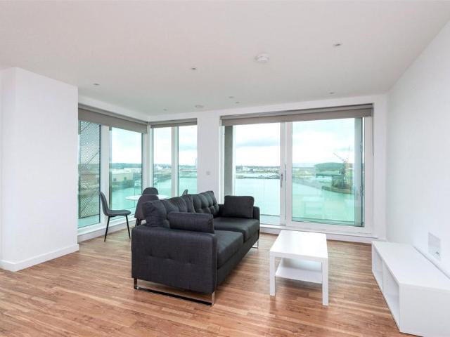 Flat for sale in Brompton, Gillingham