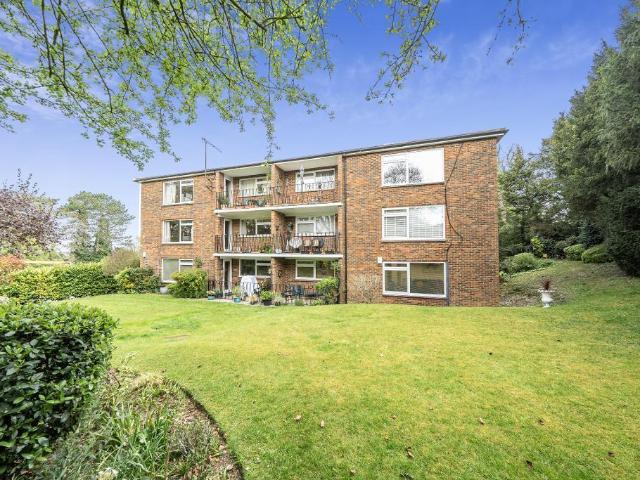 Flat for sale in London Borough of Croydon, Purley