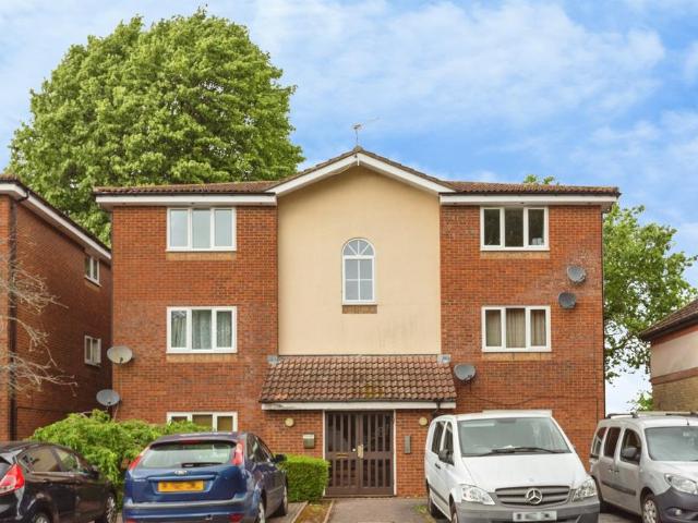 Flat for sale in Watford Rural, Batchworth
