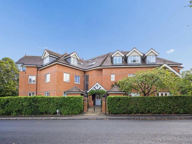 Flat for sale in Beaconsfield, Knotty Green